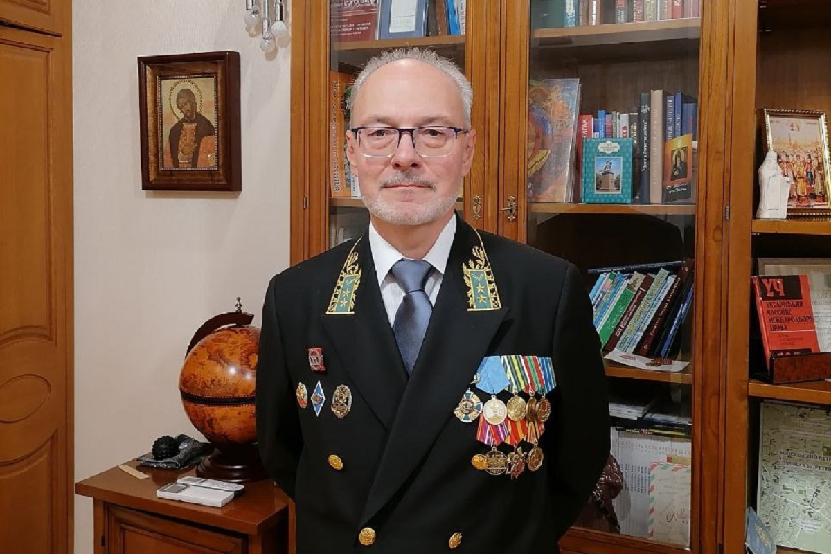             Демяненко Игорь Витальевич
    