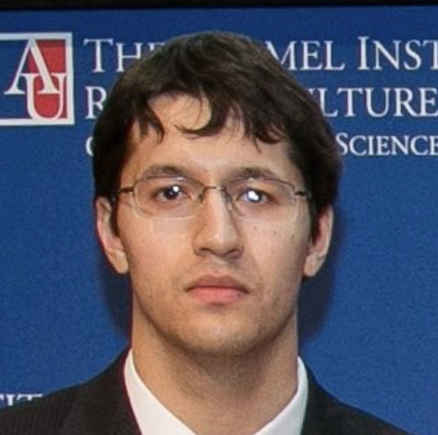             Магадеев Искандэр Эдуардович
    